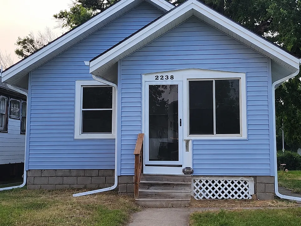 2238 Grand Ave