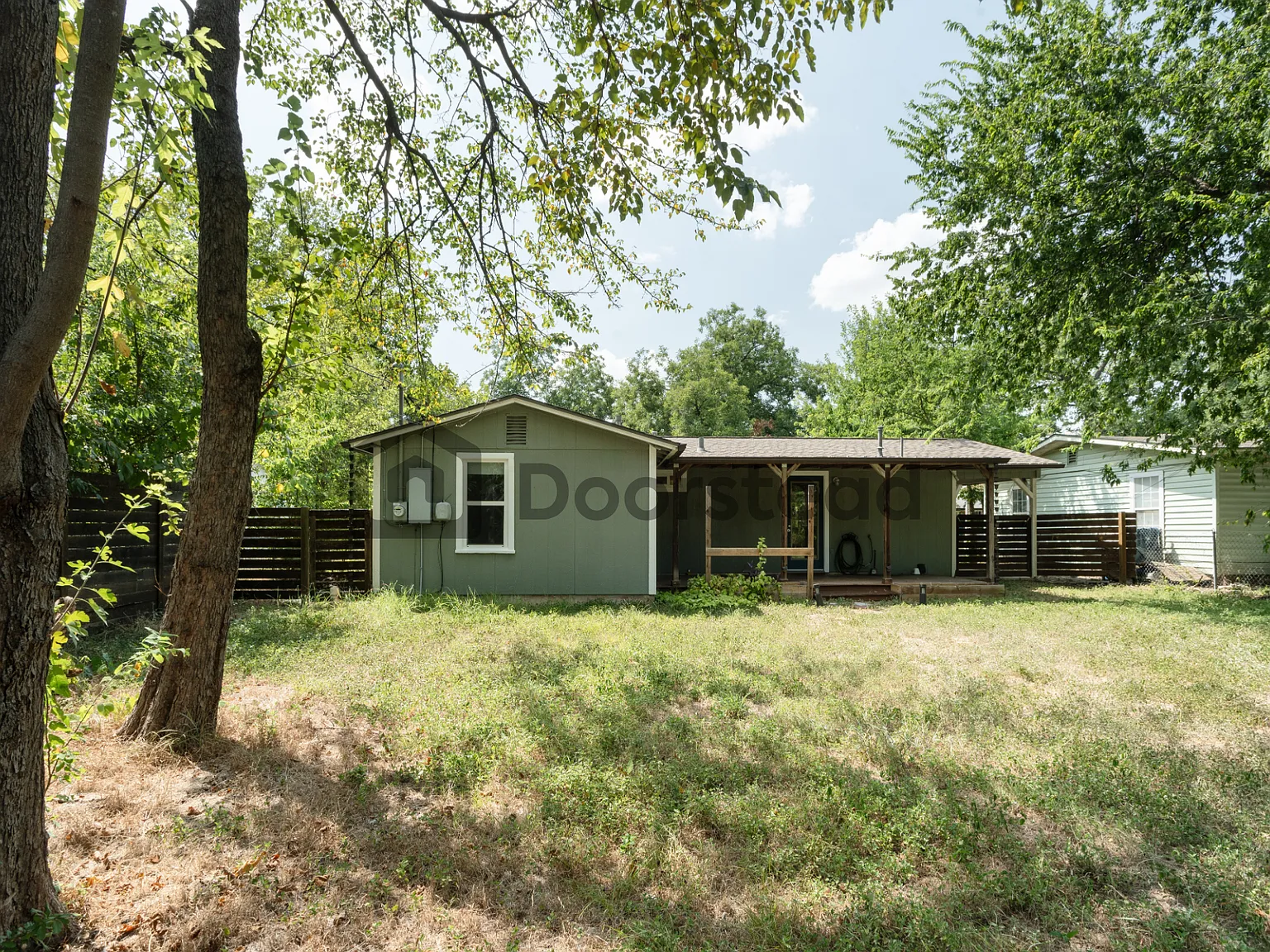 3 bed, 1.0 bath, 954 sqft, $2,300 — Photo 3