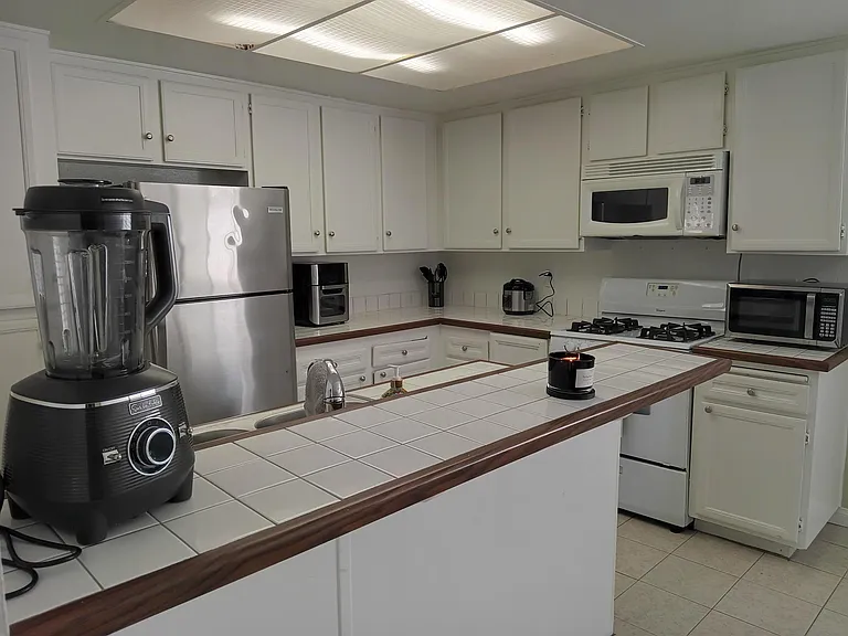 367 N Melrose Dr N #E — Photo 14