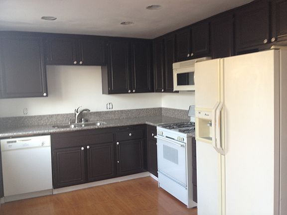 3rd image of 276 Green Moor Pl