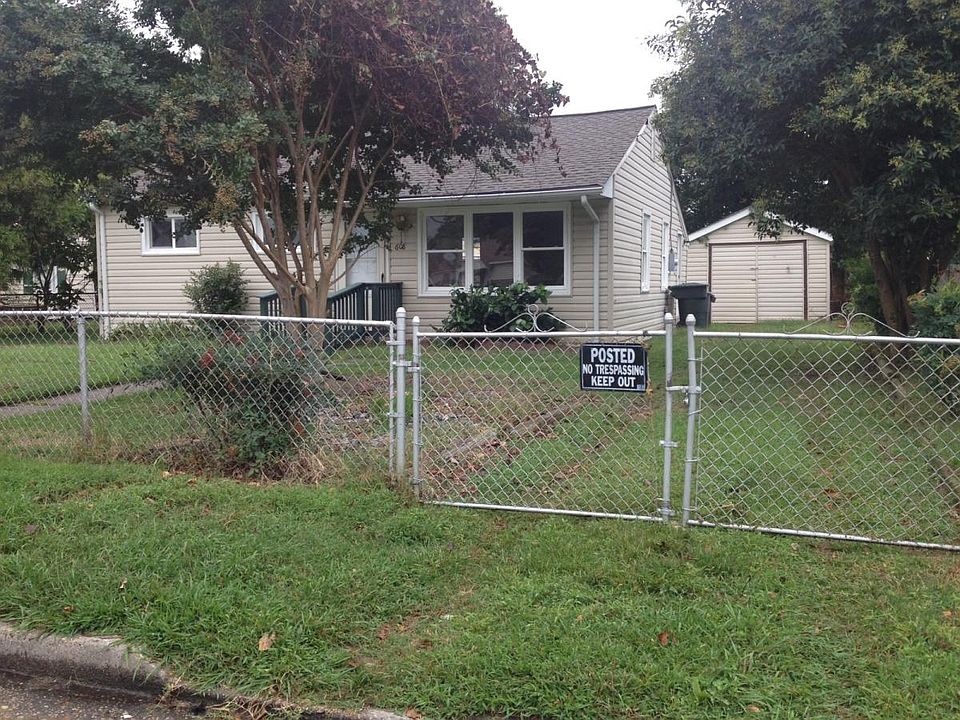 Front Yard, Fenced Yard-Privacy Fence in Rear, Large Utility