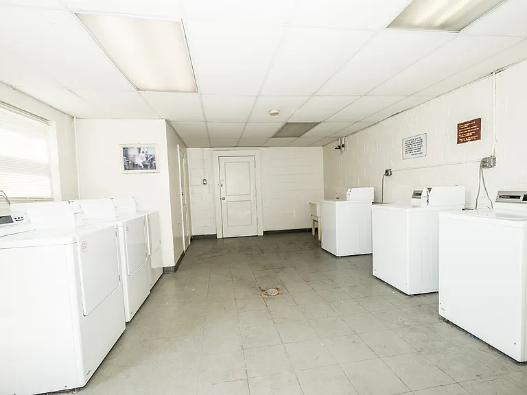 Willow Crest Apartments — Photo 14