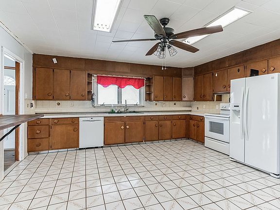 3rd image of 512 Elizabeth Dr