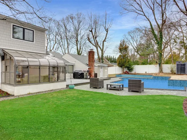 77 Dogleg Lane, Roslyn Heights, NY 11577