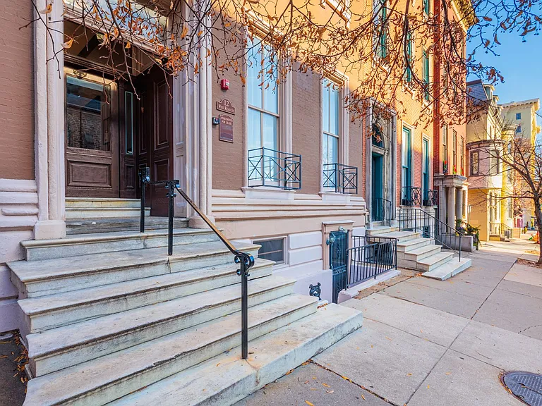 12 W Read St — Photo 15