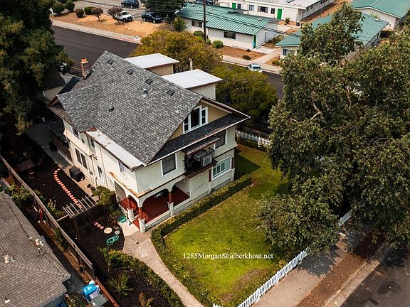 Unit 1 is on the first floor in front; you can see the kitchen window in this photo.