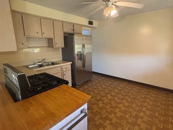 16242 Edgewood Ct, Maple Heights, OH 44137