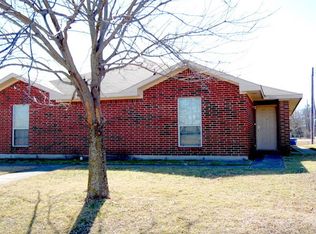 902 Potomac Dr, Lancaster, TX 75134