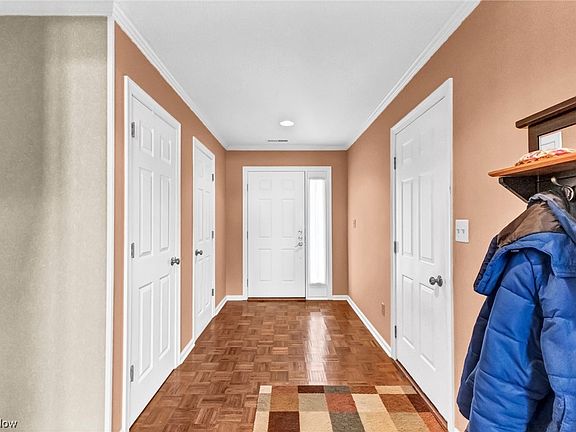 4th image of 875 Hanover Ct #43