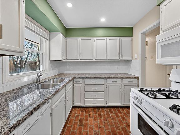 3rd image of 950 Aberdeen Ave