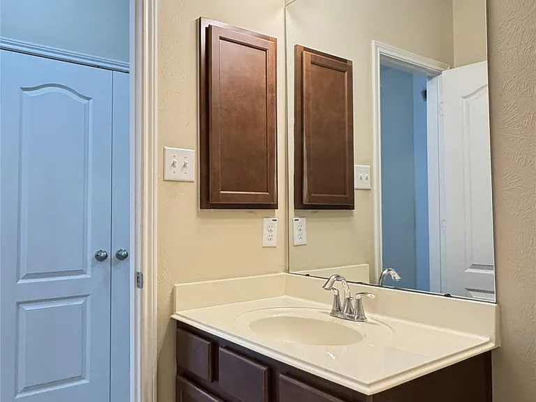 6106 Brookmall Dr — Photo 24