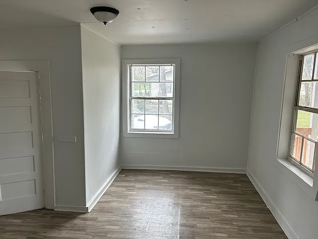 110 McMillan St E — Photo 6