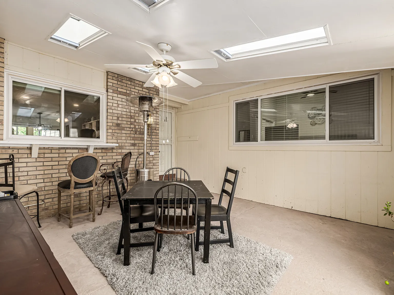 4 bed, 2551 sqft, $6,000 — Photo 3