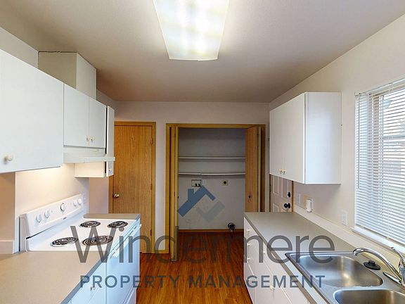 5th image of 938 Reeves Ln #&-104