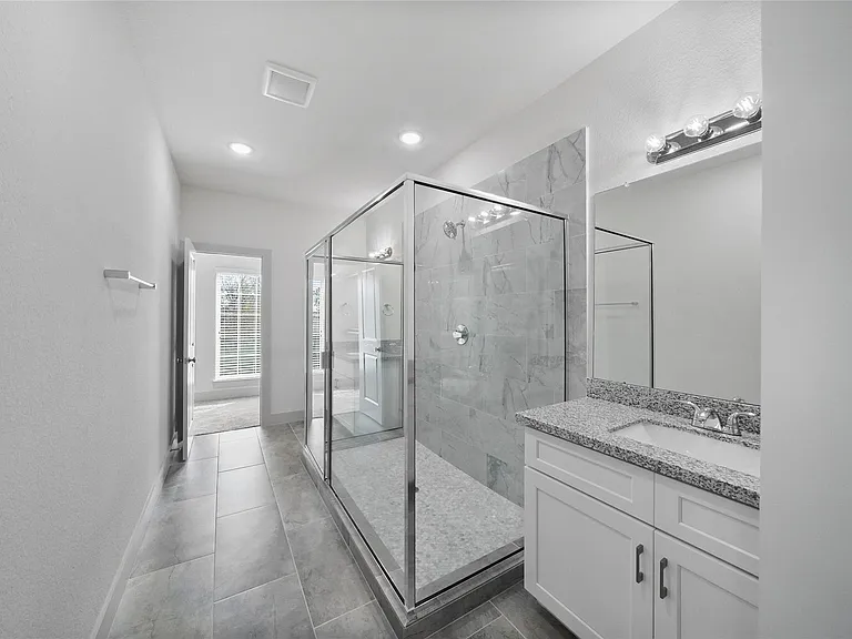 7242 Saint Augustine St #B — Photo 16