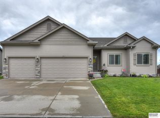 18923 Redwood St, Omaha, NE 68136