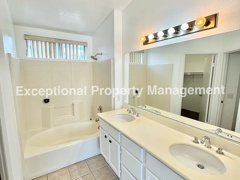 15381 Citation Ave — Photo 10