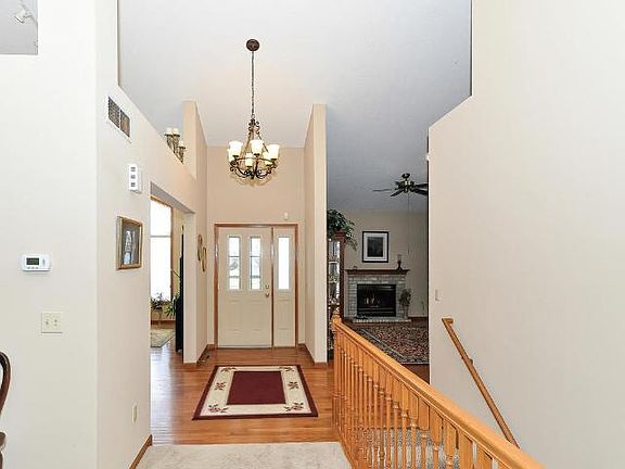 4th image of 4147 Black Oaks Ln N