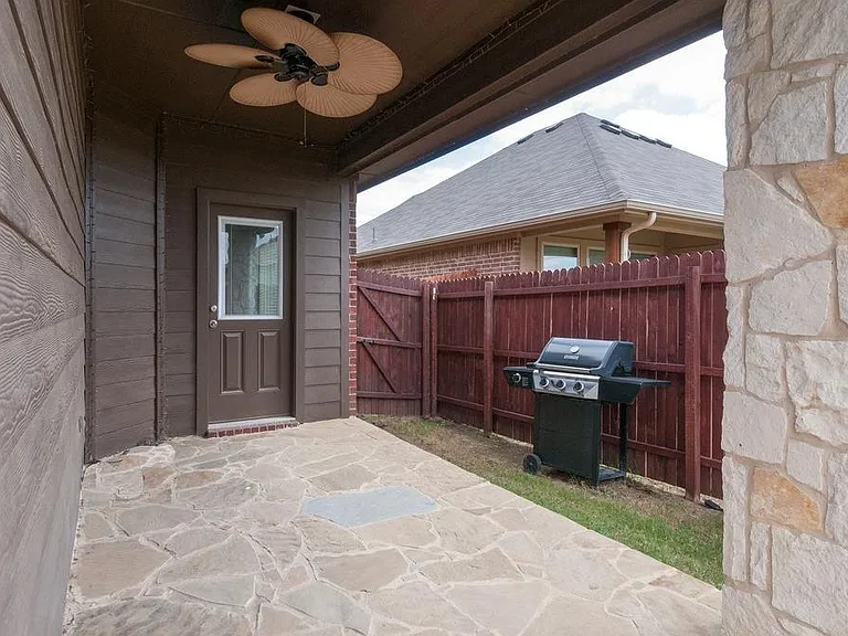 4624 Lazy Oaks St — Photo 31