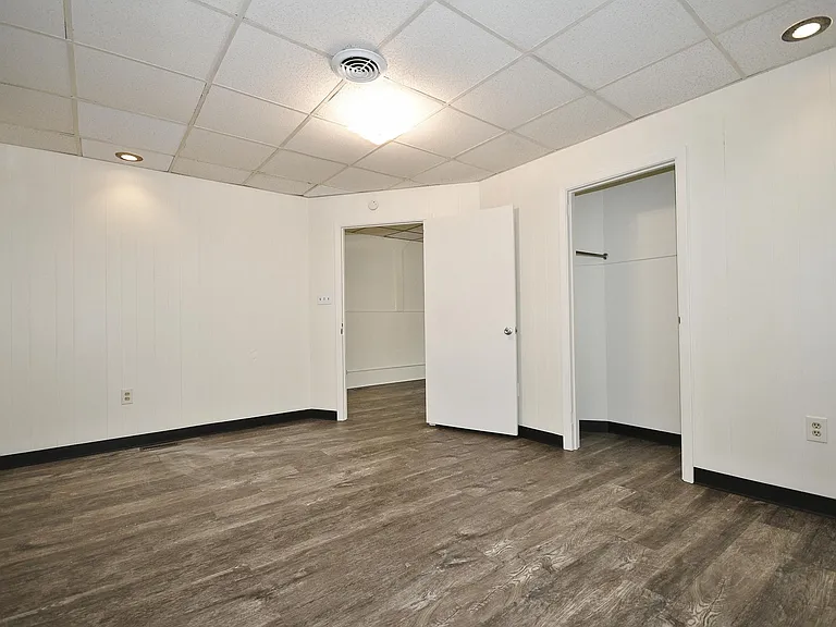 2040 Brownsville Rd #A — Photo 15