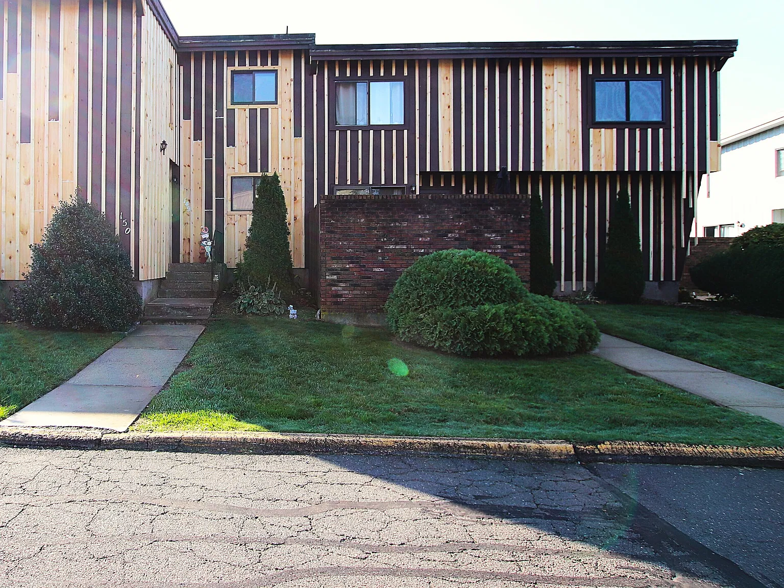 2 bed, 1.5 bath, 1085 sqft, $2,000 — Photo 1