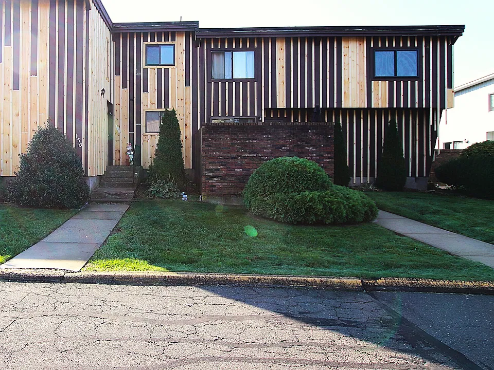 150 Webster Ct