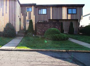 150 Webster Ct, Newington, CT 06111
