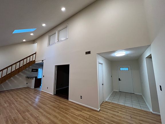 4th image of 1176 Lord Dunmore Dr