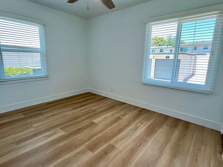 Stadium Park Apartments — Photo 25