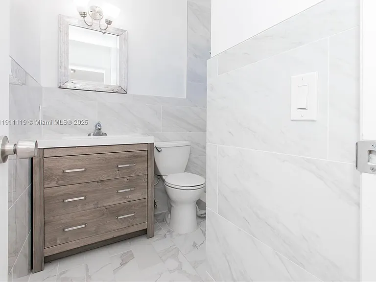 1060 NE 78th Street Rd #10 — Photo 10