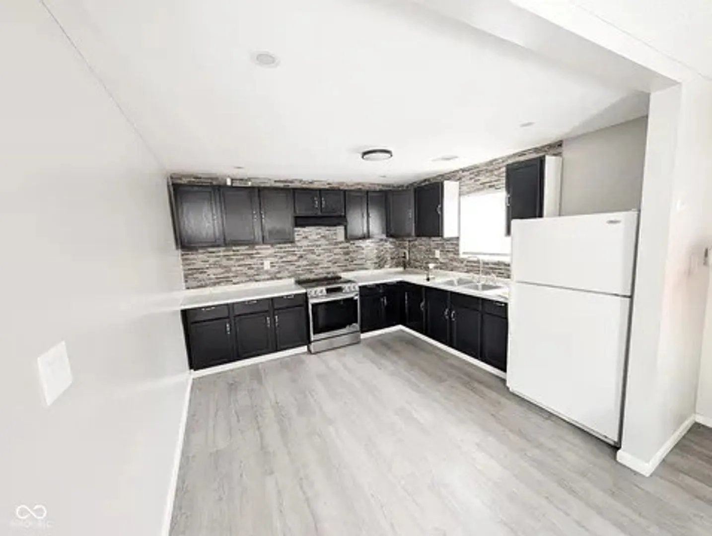 This newly updated single-family home in Indianapolis, IN. This two-bedroom, one-bath residence o... — Photo 3