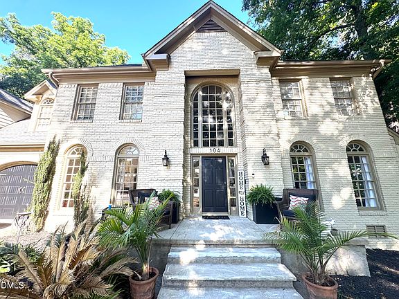 5th image of 104 Flying Hills Cir
