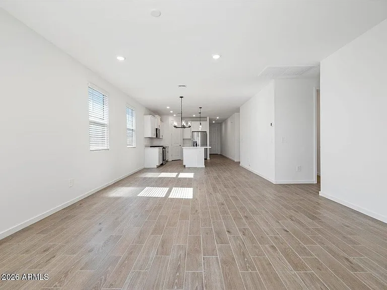 2384 E Enantio Rd — Photo 33