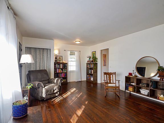 2nd image of 837 Walnut St