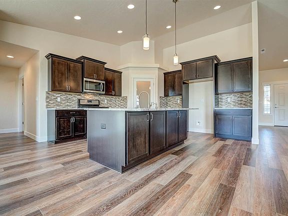 4th image of 6104 Pimlico Dr