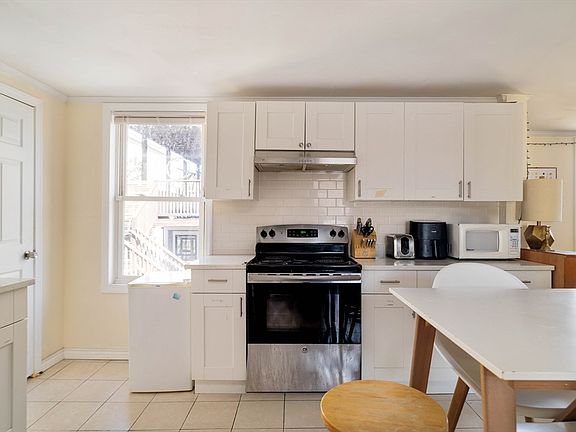 4th image of 47 Dane St