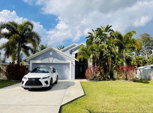 933 SE Atlantus Ave, Port Saint Lucie, FL 34983