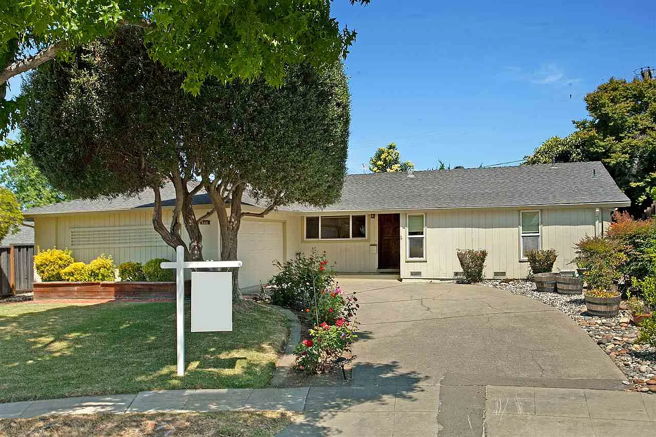 646 Audubon Ct photo 1