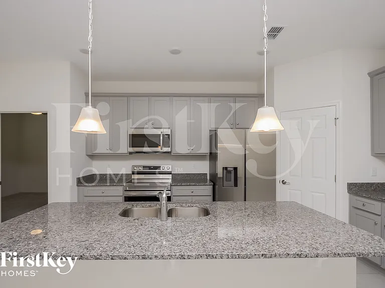 344 Corbel Ln — Photo 4
