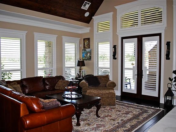 4th image of 4637 Tuscany Trce