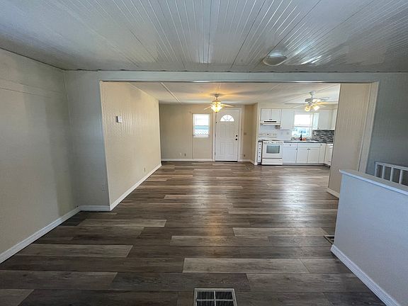 3rd image of 121 Whippoorwill Dr