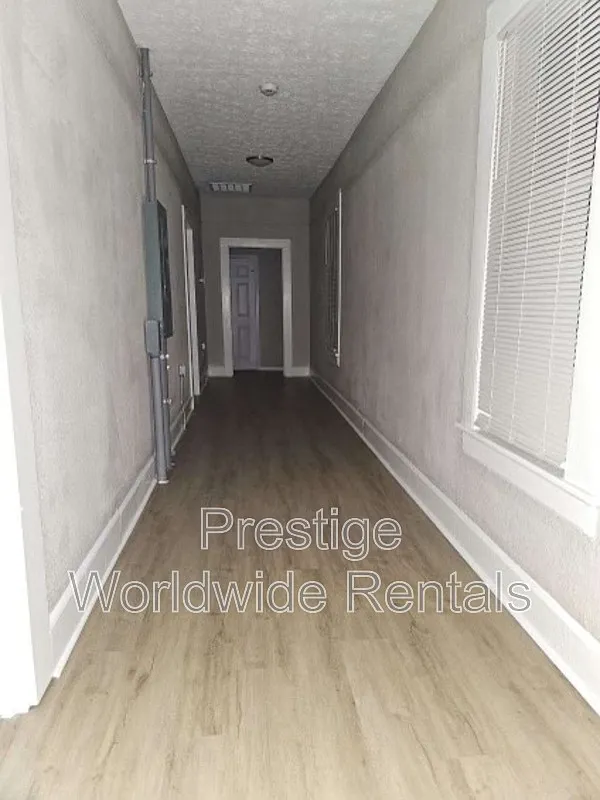 2 bed, 1.0 bath, 1100 sqft, $950 — Photo 2