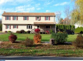 399 Pine Creek Dr, Orwigsburg, PA 17961