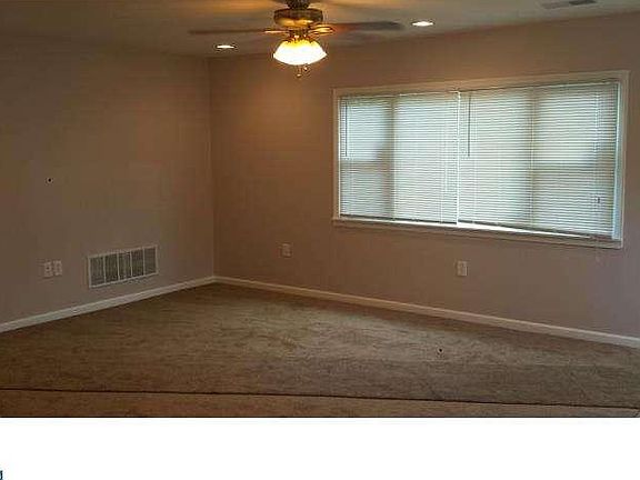3rd image of 1605 W Willow Run Dr
