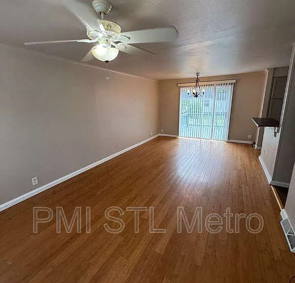 1230 Roxton Dr — Photo 3