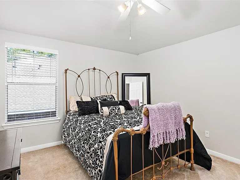 2 Hollow Glen Pl — Photo 24