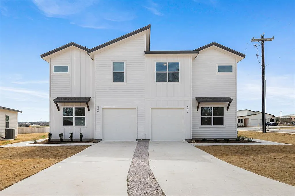 4 bed, 1657 sqft, $2,200 — Photo 2