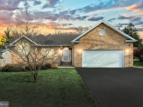6 Wadsworth Dr, East Berlin, PA 17316