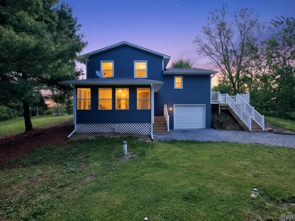 1215 N Oak Rd, Davison, MI 48423