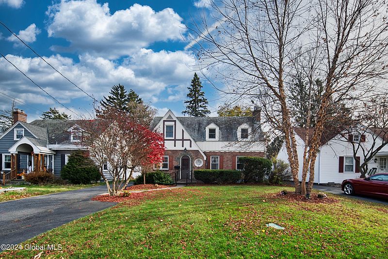 4th image of 1190 Van Curler Avenue